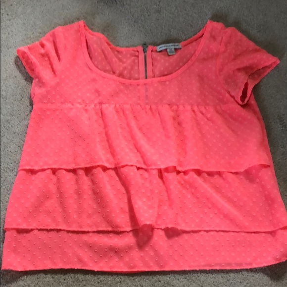 Cute ruffle top! - Picture 1 of 3